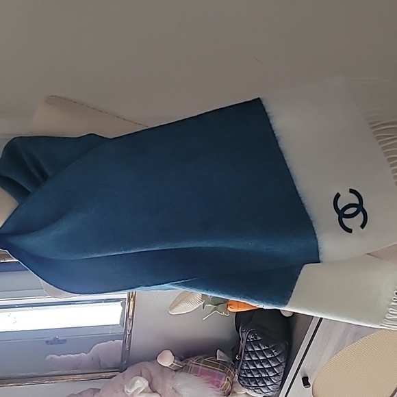 CHANEL Two-Tone Blue and White Scarf - Picture 4 of 9
